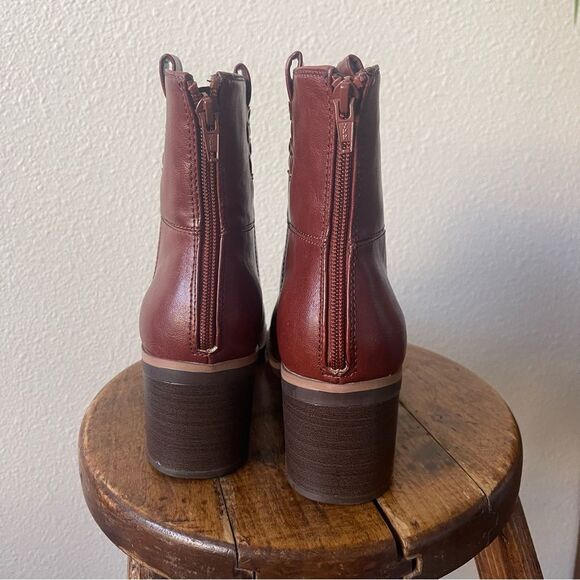BareTraps Size 9 Brown Heeled Boots with Side Zipper - Picture 6 of 8